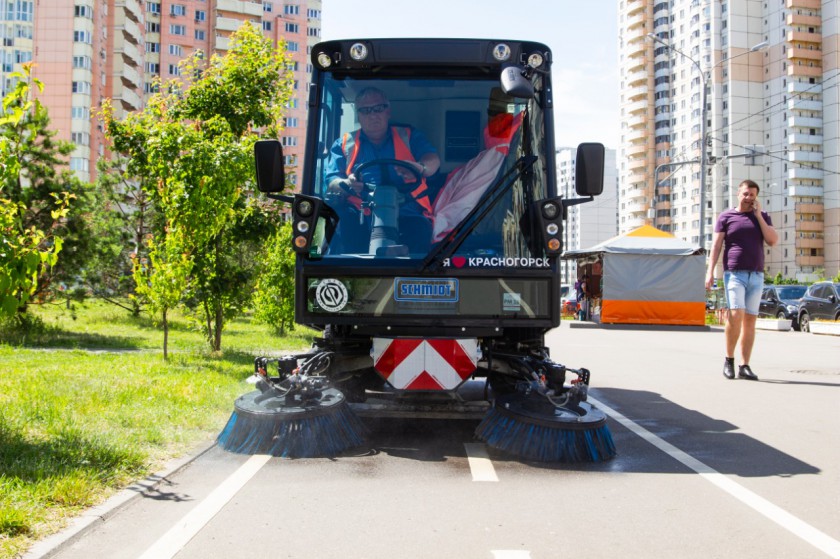 Красногорская машина-«пылесос» работает на улицах российских городов