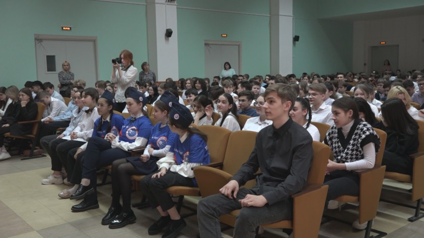 В красногорской школе провели встречу с космонавтом