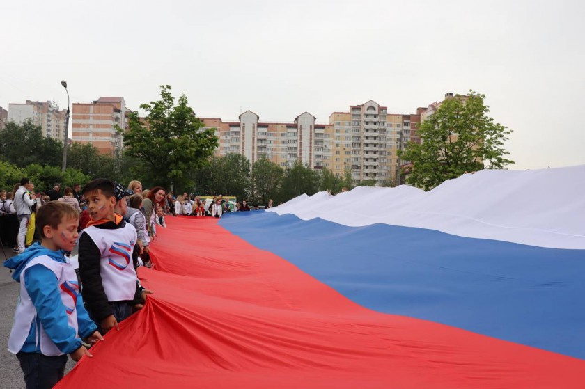 В Красногорске проходят патриотические флешмобы в честь празднования Дня России