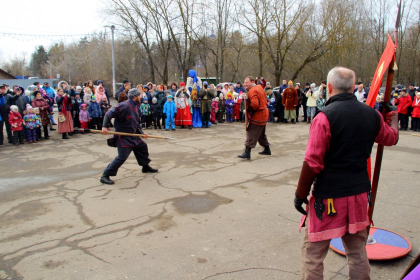 Массовые гуляния в честь Масленицы прошли в Петрово-Дальнем