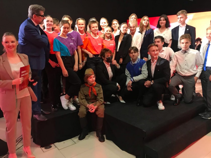 Школьница из Красногорска приняла участие в открытом уроке с участием Президента России