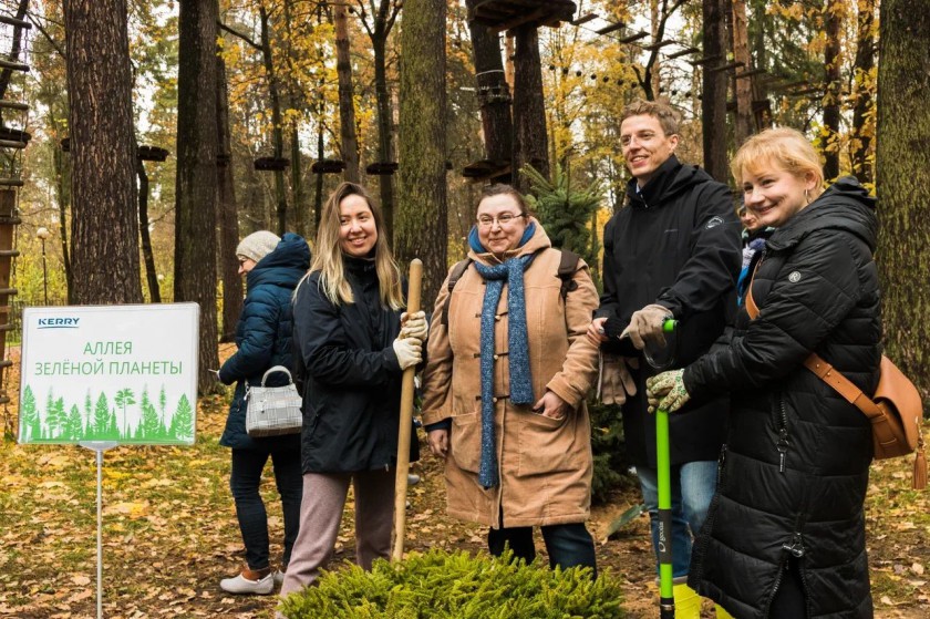 Экологическая акция «Аллея зелёной планеты» прошла в парке Красногорска