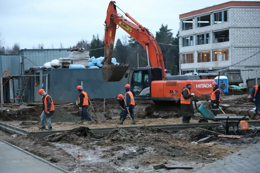 В ЖК «Серебрица» продолжается строительство школы и детского сада