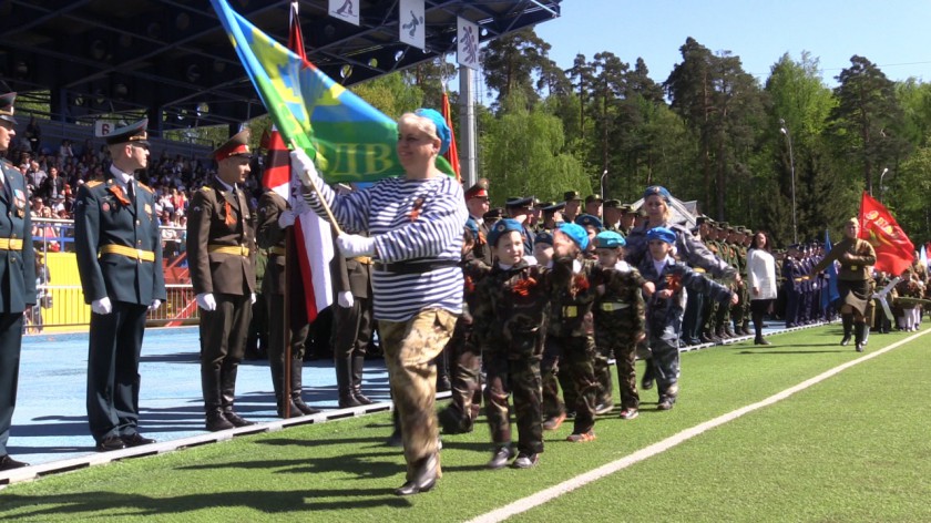 Торжественный парад, посвященный великой Победе, прошел на стадионе «Зоркий»