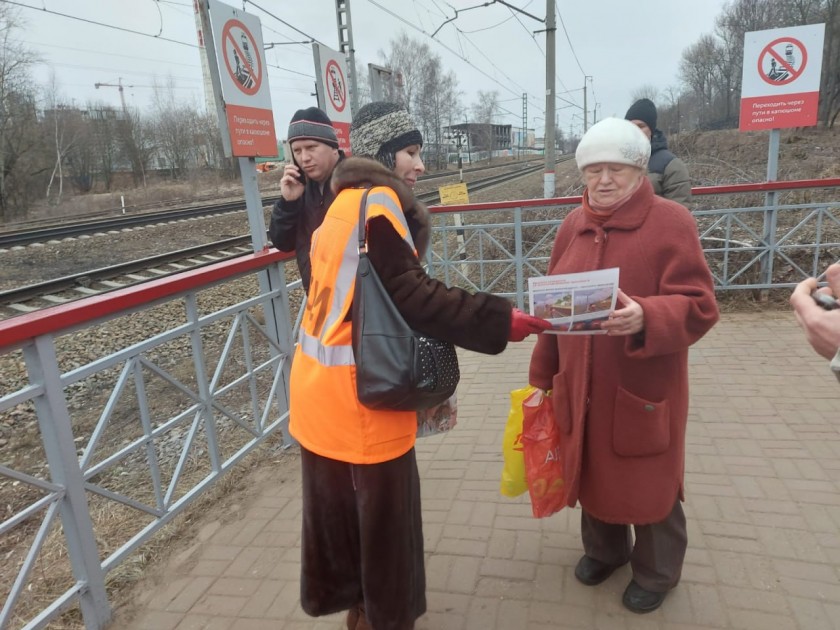 В Красногорске повышают безопасность на железнодорожных переходах