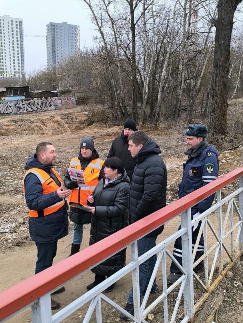 В Красногорске повышают безопасность на железнодорожных переходах