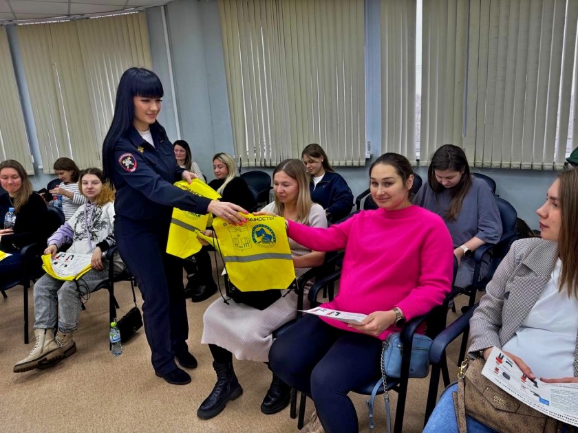 В Московской области сотрудники Госавтоинспекции проводят обучающие семинары в Школах материнства