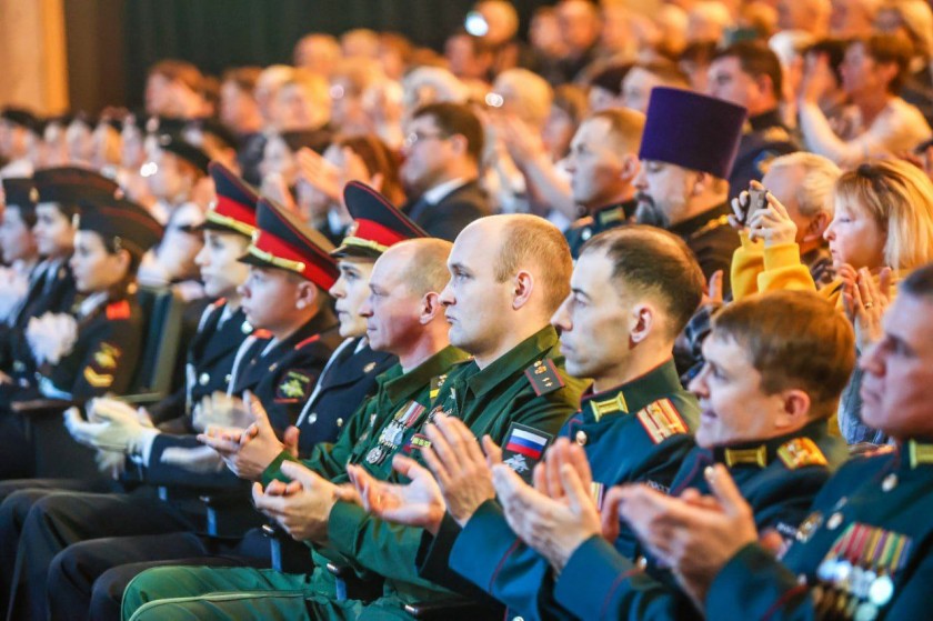 С честью и отвагой – во имя мирного будущего – в Красногорске поздравили бойцов с Днем защитника Отечества