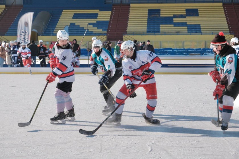 На стадионе «Зоркий» прошёл традиционный турнир по уличному хоккею Pond Hockey