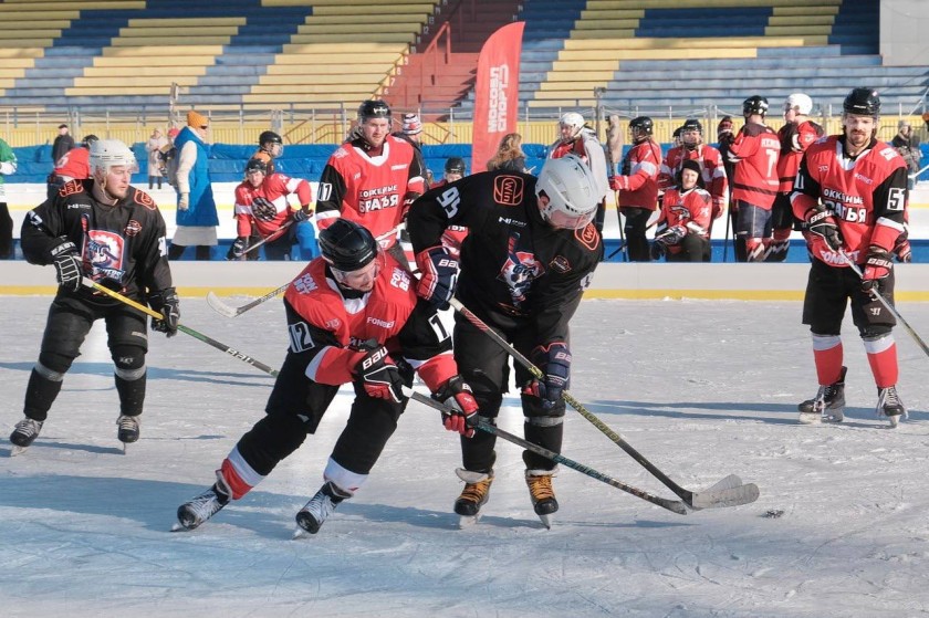 На стадионе «Зоркий» прошёл традиционный турнир по уличному хоккею Pond Hockey