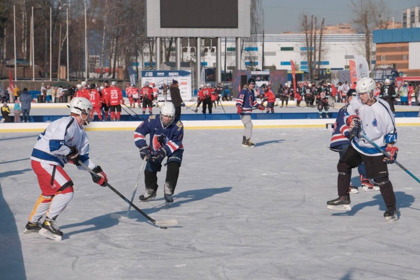 На стадионе «Зоркий» прошёл традиционный турнир по уличному хоккею Pond Hockey