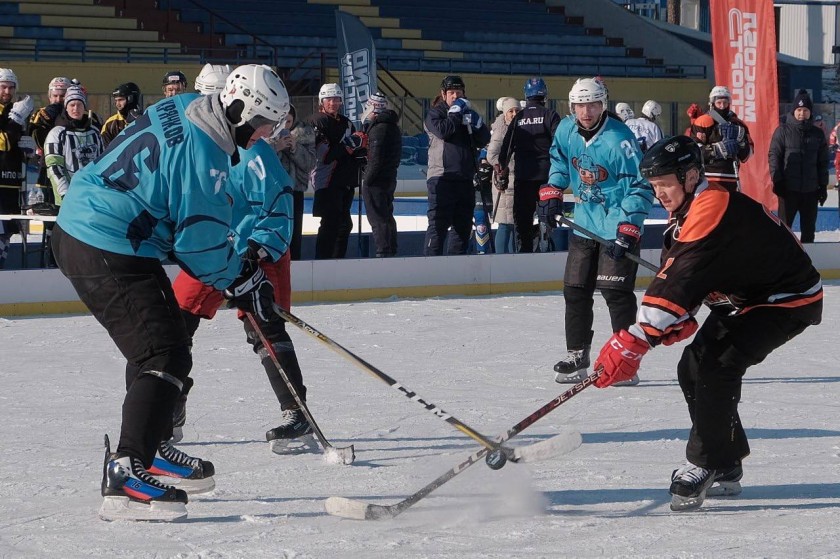 На стадионе «Зоркий» прошёл традиционный турнир по уличному хоккею Pond Hockey