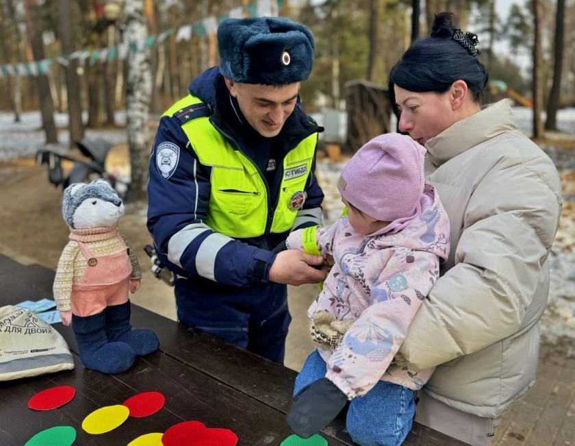 Сотрудники Госавтоинспекции Красногорска провели интерактивное мероприятие в детском городке «Сказочный»