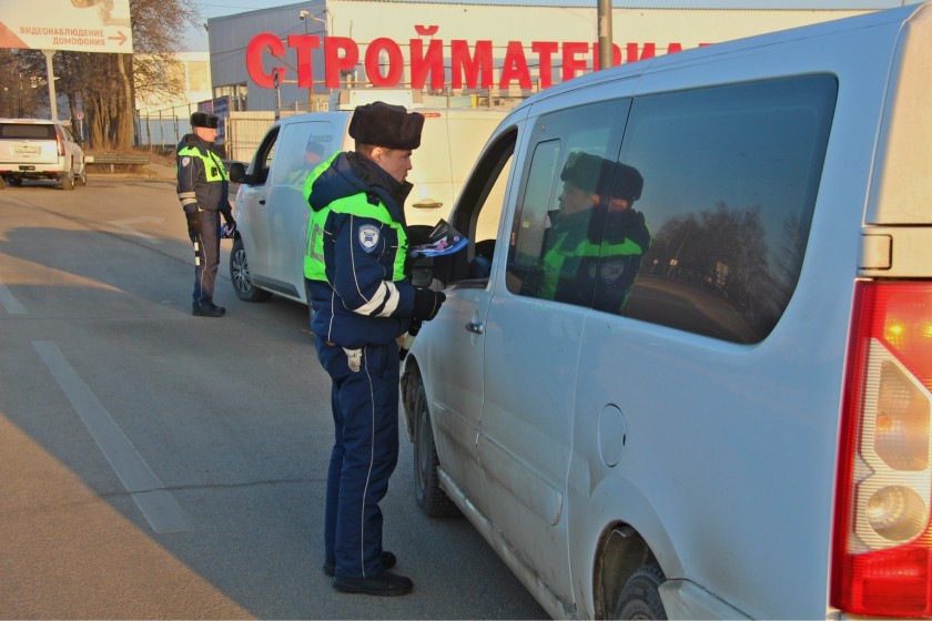 Сотрудники Подмосковной Госавтоинспекции призвали пешеходов к строгому соблюдению правил дорожного движения. Так  ранним утром на улично-дорожной сети Подмосковного Красногорска, в местах активного трафика пешеходов, автоинспекторы провели профилактически