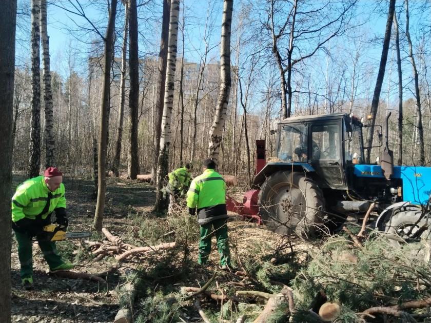 В детском городке «Сказочный» и ЭкоПарке «Губайловский» наводят порядок