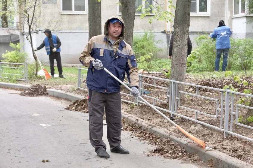 Представители администрации совместно с жителями наводят порядок на ул. Речной и Железнодорожной