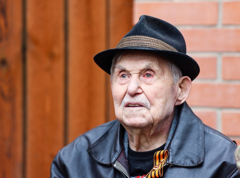 Дмитрий Волков поздравил участника Великой Отечественной войны с 80-летием Победы