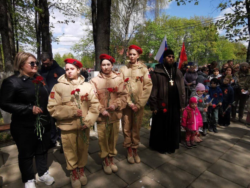 В Красногорске прошел митинг возле памятника Герою Советского Союза младшему сержанту А. В. Асманову