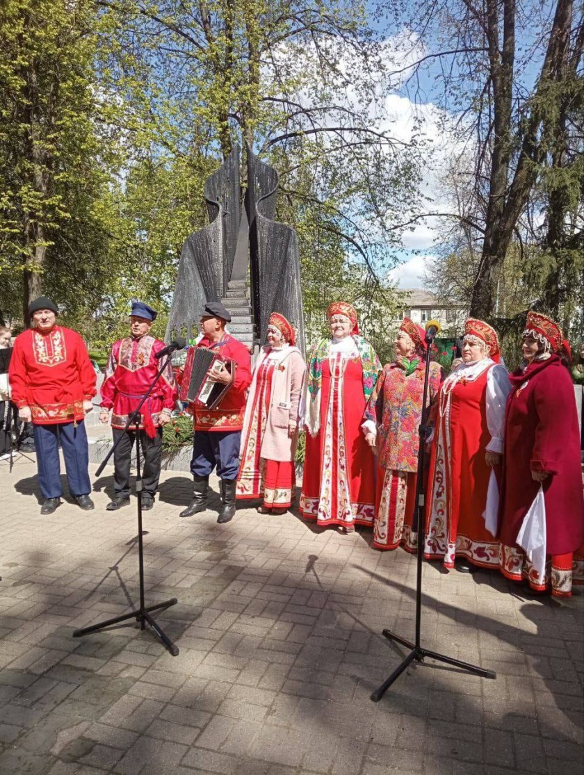 В Красногорске прошел митинг возле памятника Герою Советского Союза младшему сержанту А. В. Асманову