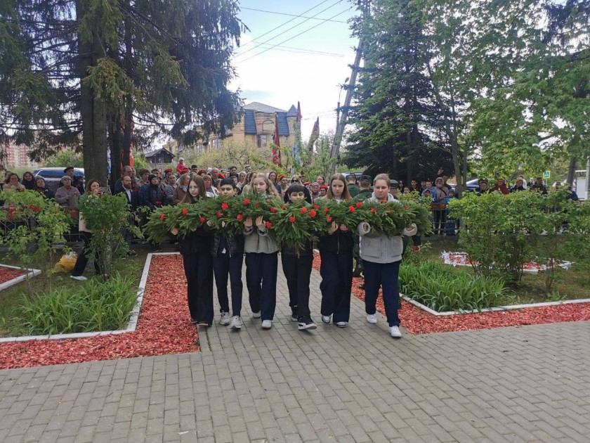 В Путилково прошел торжественный митинг у памятника героям Великой Отечественной войны