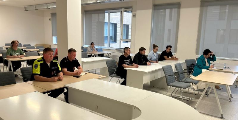 Полицейские в Красногорске встретились с местными жителями