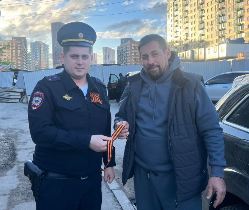 В Красногорске полицейские присоединились к акции «Георгиевская ленточка»