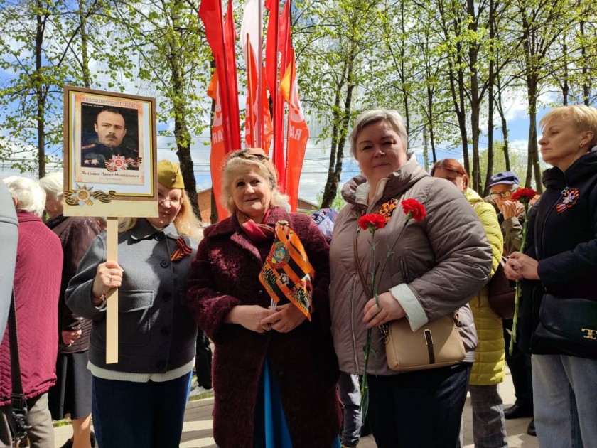 В селе Ильинское проходит торжественный митинг у мемориала павшим односельчанам в годы Великой Отечественной войны