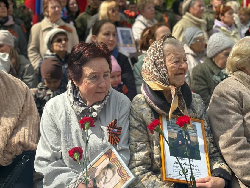 Памятные мероприятия традиционно проходят у мемориального комплекса на Красной горке на ул. Циолковского