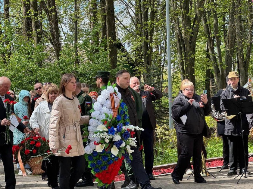 Представители администрации, депутаты Совета депутатов, юнармейцы и местные жители приняли участие в церемонии почтения памяти героев Великой Отечественной войны