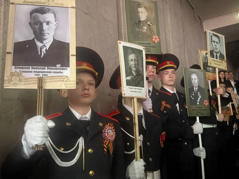 В большом зале ДК «Подмосковье» проходит акция «Бессмертный полк»