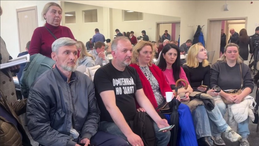 В новом здании школы "Митино О2" проходит прием граждан в формате выездной администрации