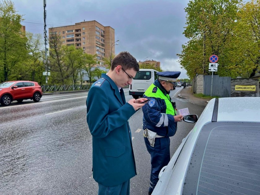 СОТРУДНИКИ ПОДМОСКОВНОЙ ГОСАВТОИНСПЕКЦИИ И СУДЕБНЫЕ ПРИСТАВЫ ПРОВЕЛИ РЕЙД «ДОЛЖНИК»