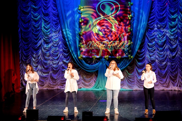 6 марта в ДК "Луч" состоялся праздничный концерт "Цветы для любимой"
