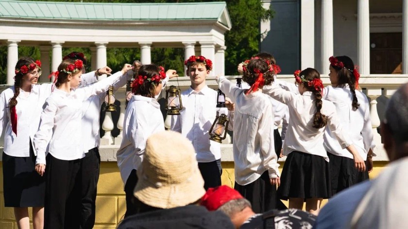 В музее-усадьбе «Архангельское» прошел фестиваль подростковых театральных студий #ПОДМОСТКИРОССИИ