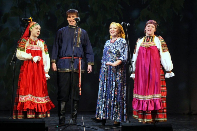  В стенах дома культуры «Луч» прошел фольклорный концерт в честь Дня России