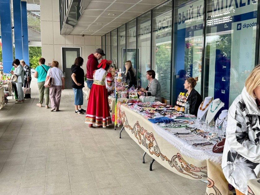 В День России на сцене Дворца культуры «Подмосковье» проходит XVII Всероссийский фестиваль-конкурс «Хранители наследия России» — настоящий праздник народной культуры, живого звучания, традиционного мастерства и народной музыки