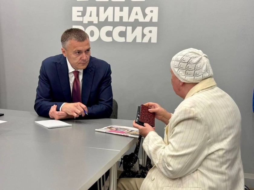 Приём граждан по вопросам социальной поддержки провёл депутат Московской областной Думы Роман Володин в красногорской Общественной приёмной партии «Единая Россия»