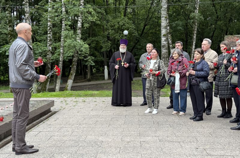 В Красногорске полицейские и общественники приняли участие во Всероссийской патриотической акции «Свеча памяти»