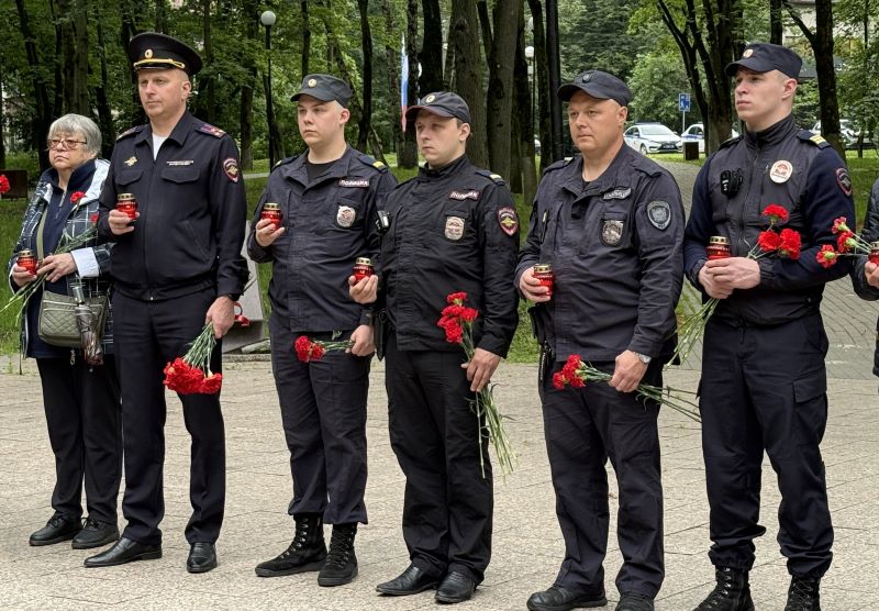 В Красногорске полицейские и общественники приняли участие во Всероссийской патриотической акции «Свеча памяти»