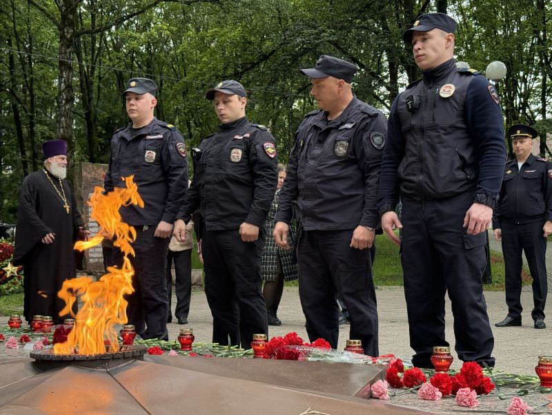В Красногорске полицейские и общественники приняли участие во Всероссийской патриотической акции «Свеча памяти»