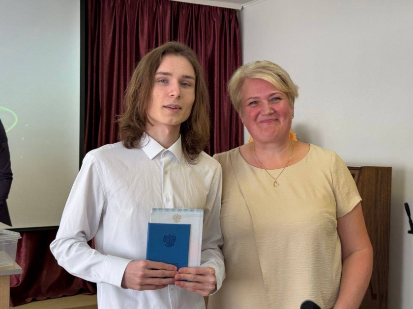 Экзамены позади, аттестаты уже в руках — выпускники школы в Путилково отметили окончание учёбы