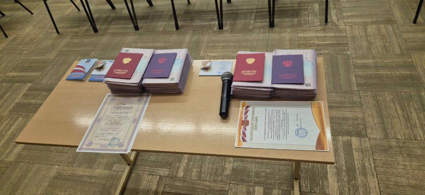 Выпускники школы №16 в Павшинской пойме простились со школой!