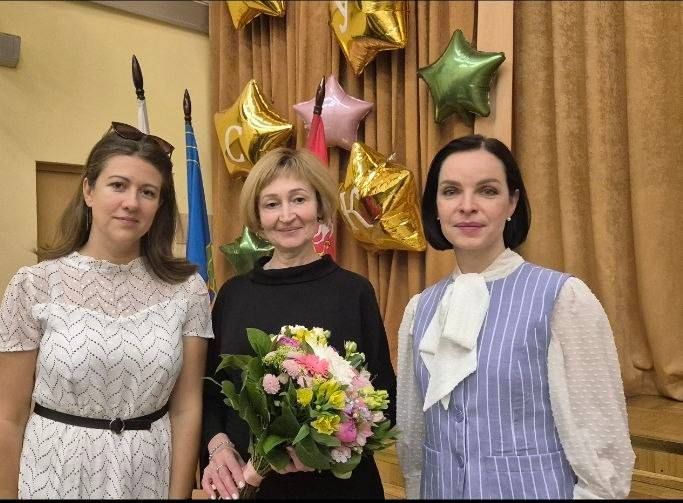 Выпускники школы №16 в Павшинской пойме простились со школой!