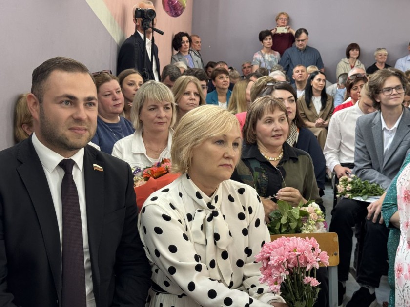 Выпускники Нахабинской средней школы №2 получили последние напутствия от учителей