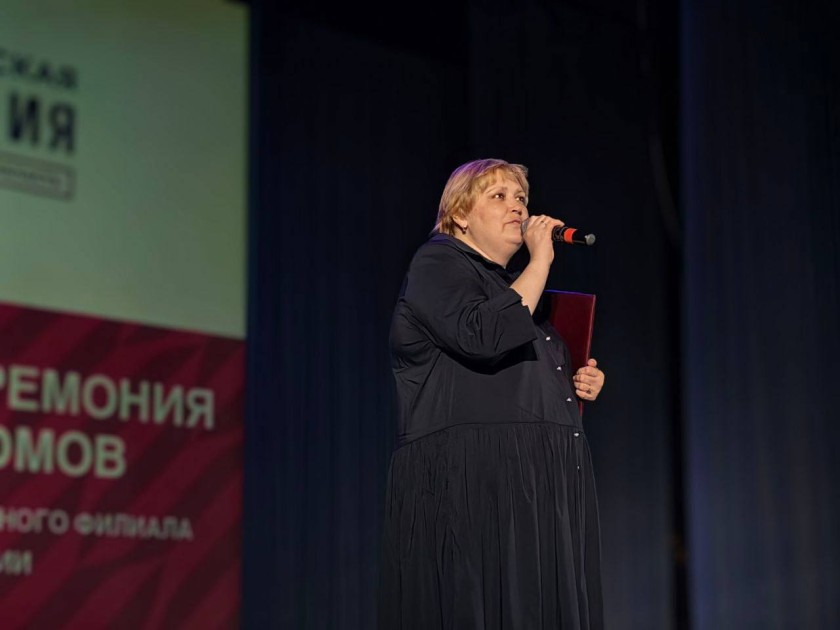 В ДК «Подмосковье» прошла торжественная церемония вручения дипломов выпускникам Московского областного филиала президентской академии в Красногорске