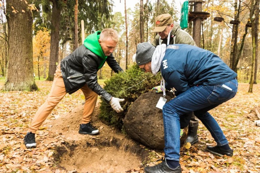Экологическая акция «Аллея зелёной планеты» прошла в парке Красногорска