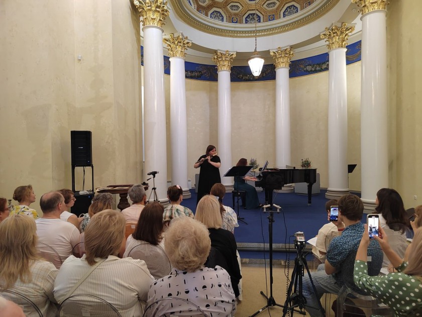 В музее-заповеднике «Архангельское» состоялся концерт, в программе которого использовалась уникальная флейта из коллекции Музея Просвещения «Книжная Галерея Вольфсона»