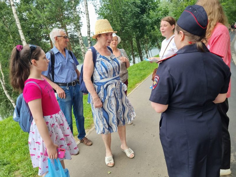 В Красногорске сотрудница полиции провела акцию «Безопасное лето»