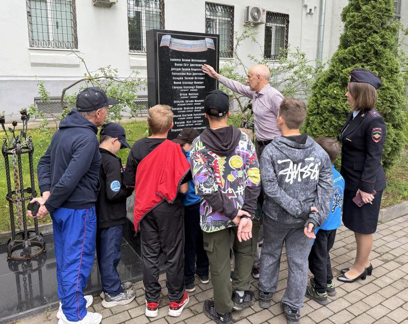 Красногорские полицейские провели для школьников познавательную экскурсию