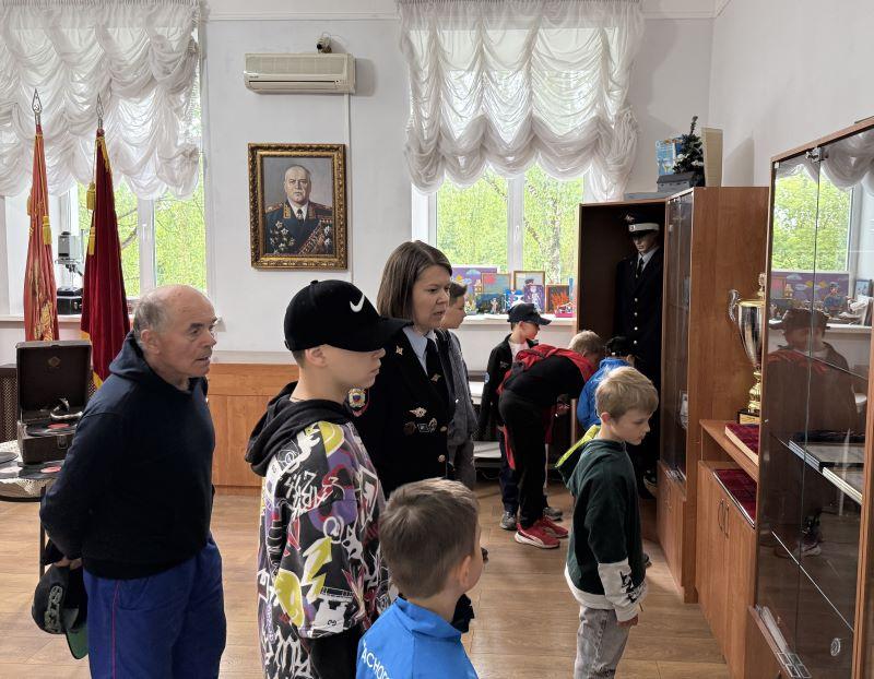 Красногорские полицейские провели для школьников познавательную экскурсию